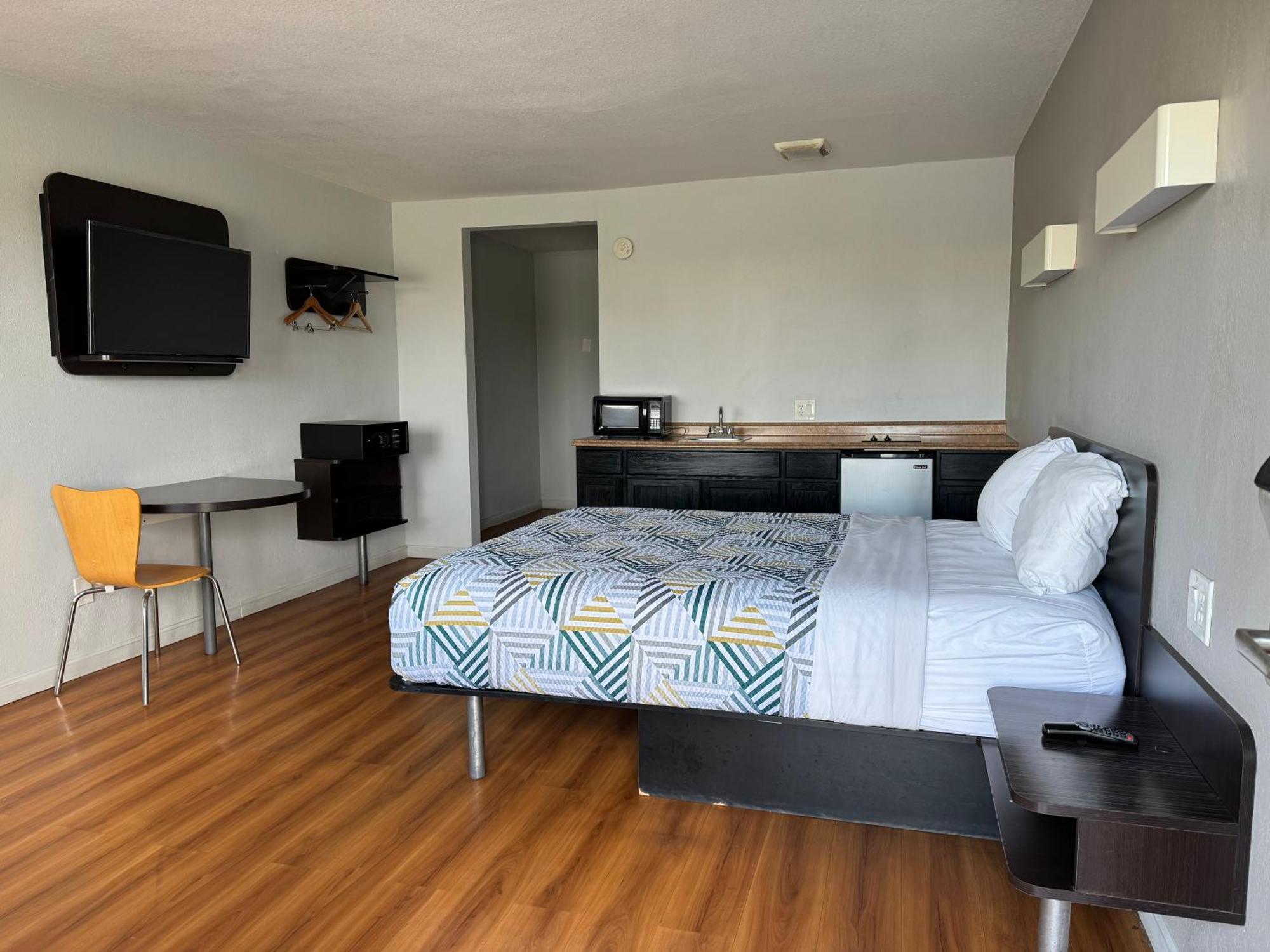 6-delano, Ca Hotel 2*