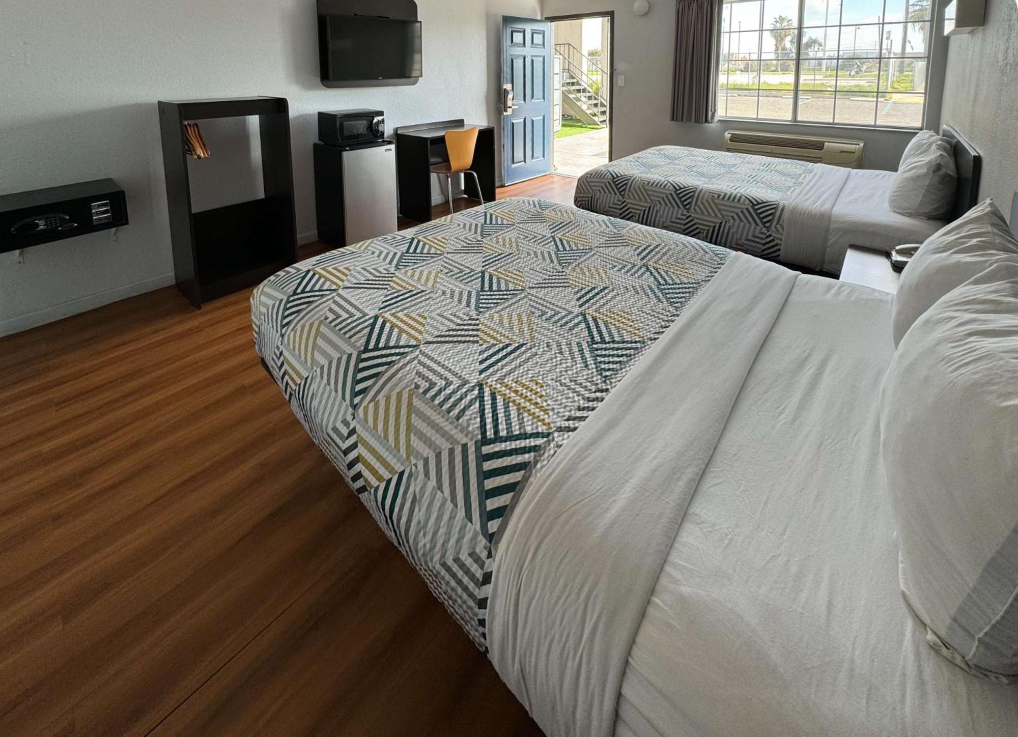 6-delano, Ca Hotel 2*