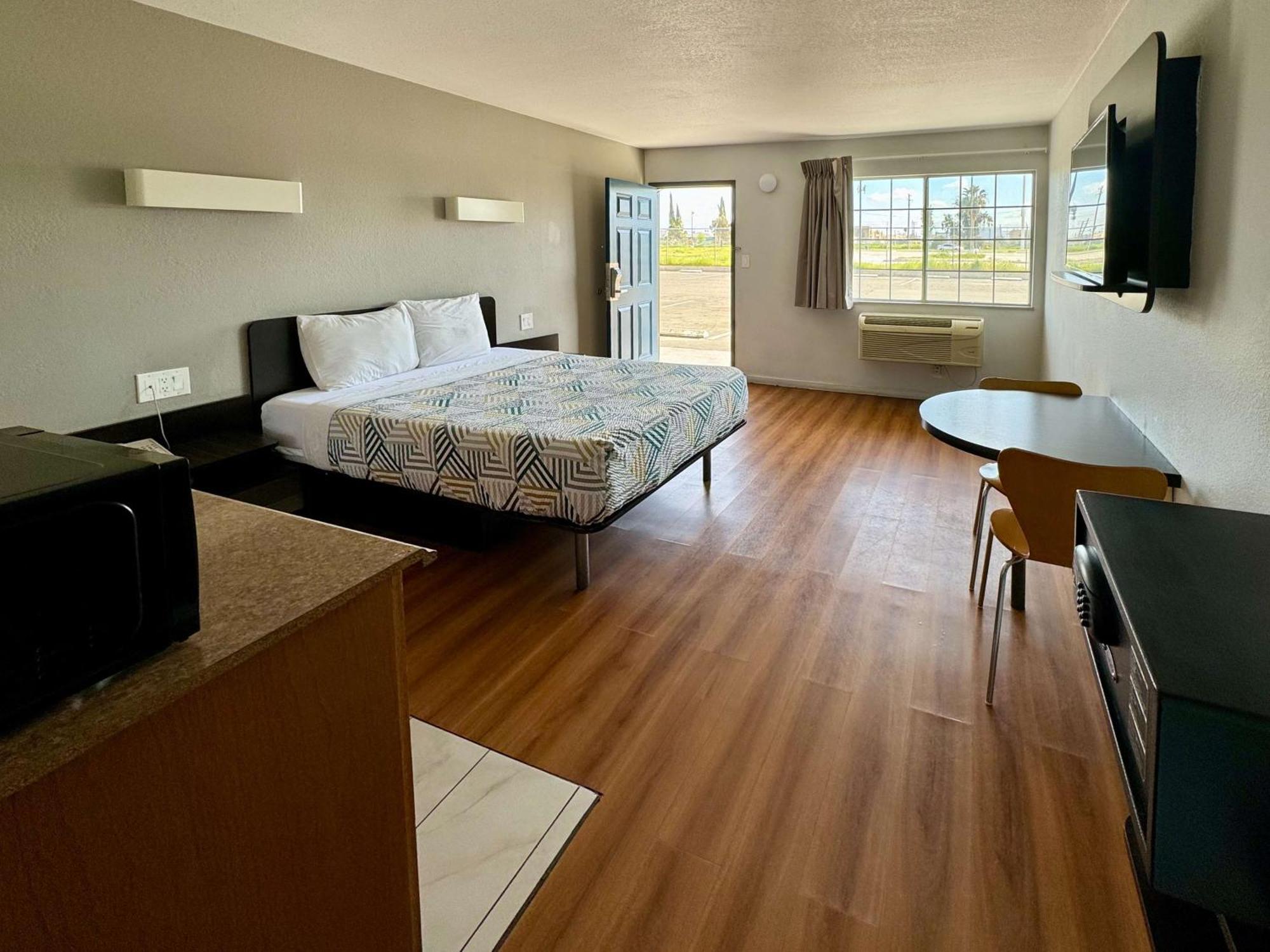6-delano, Ca Hotel