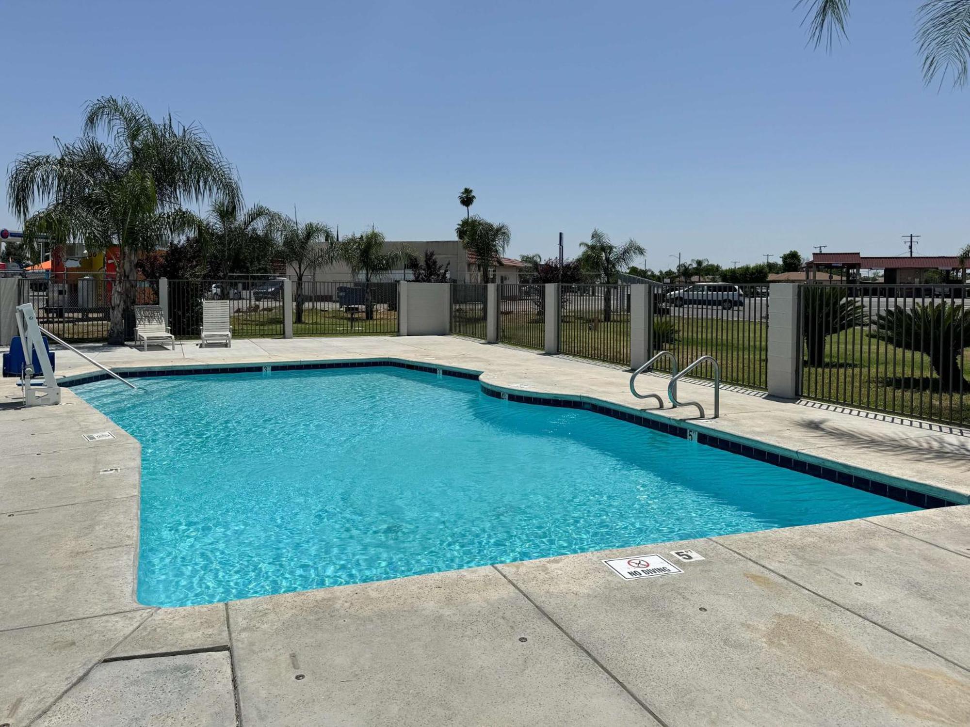 6-delano, Ca Hotel