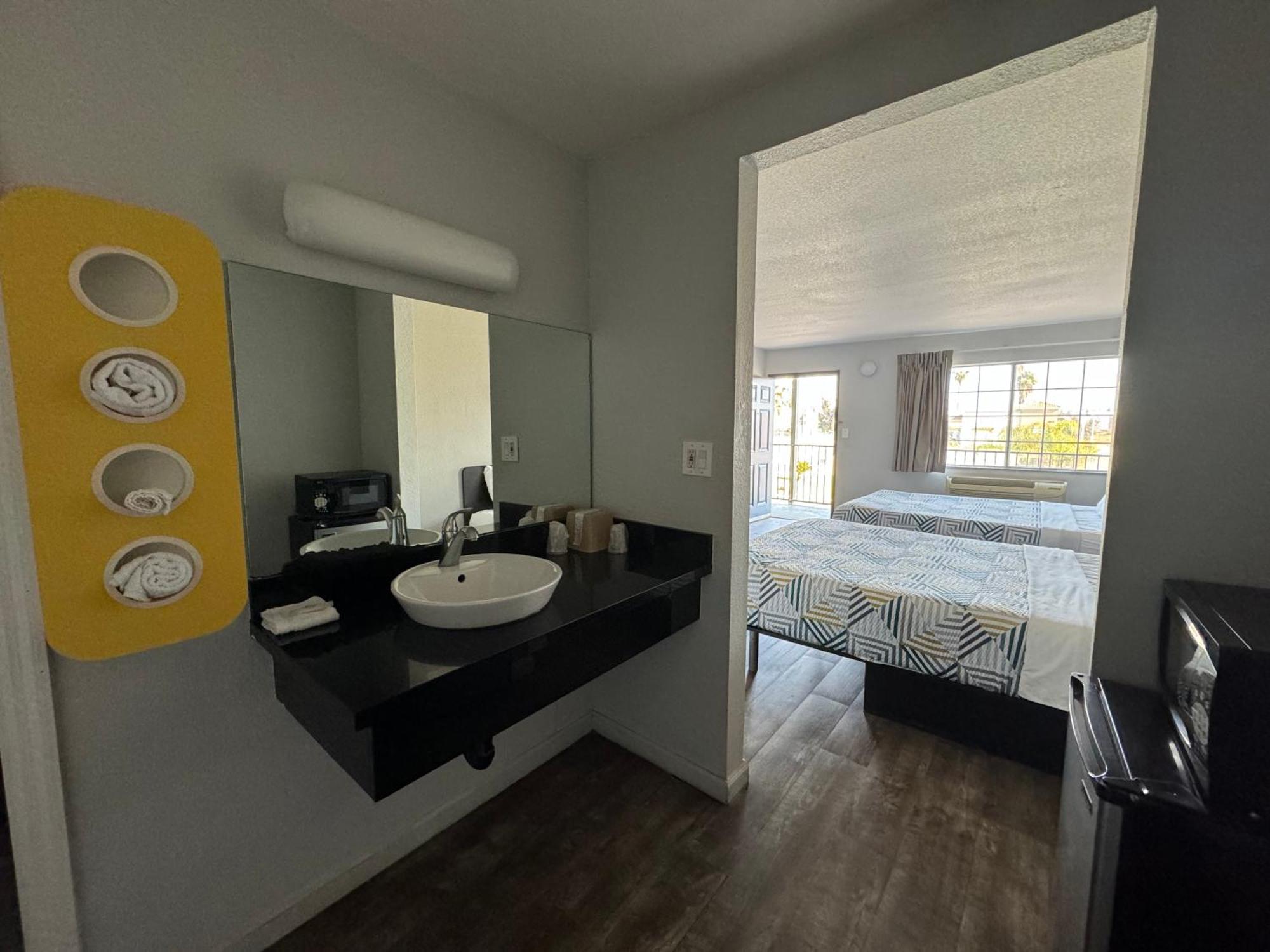 6-delano, Ca Hotel