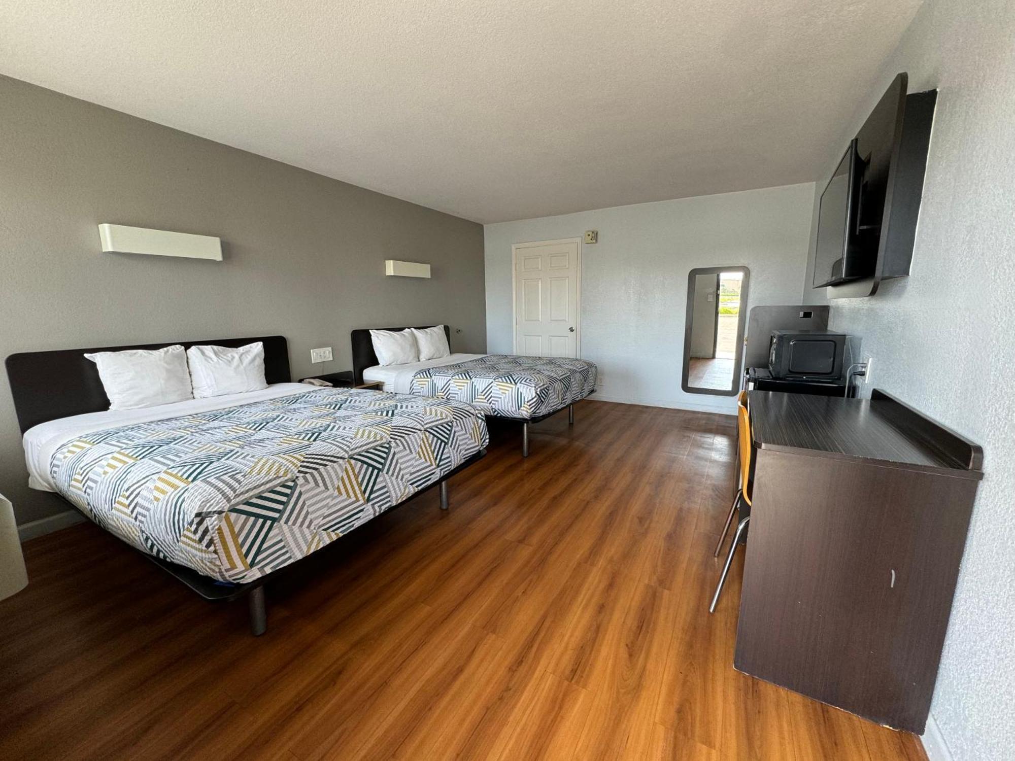 6-delano, Ca Hotel 2*