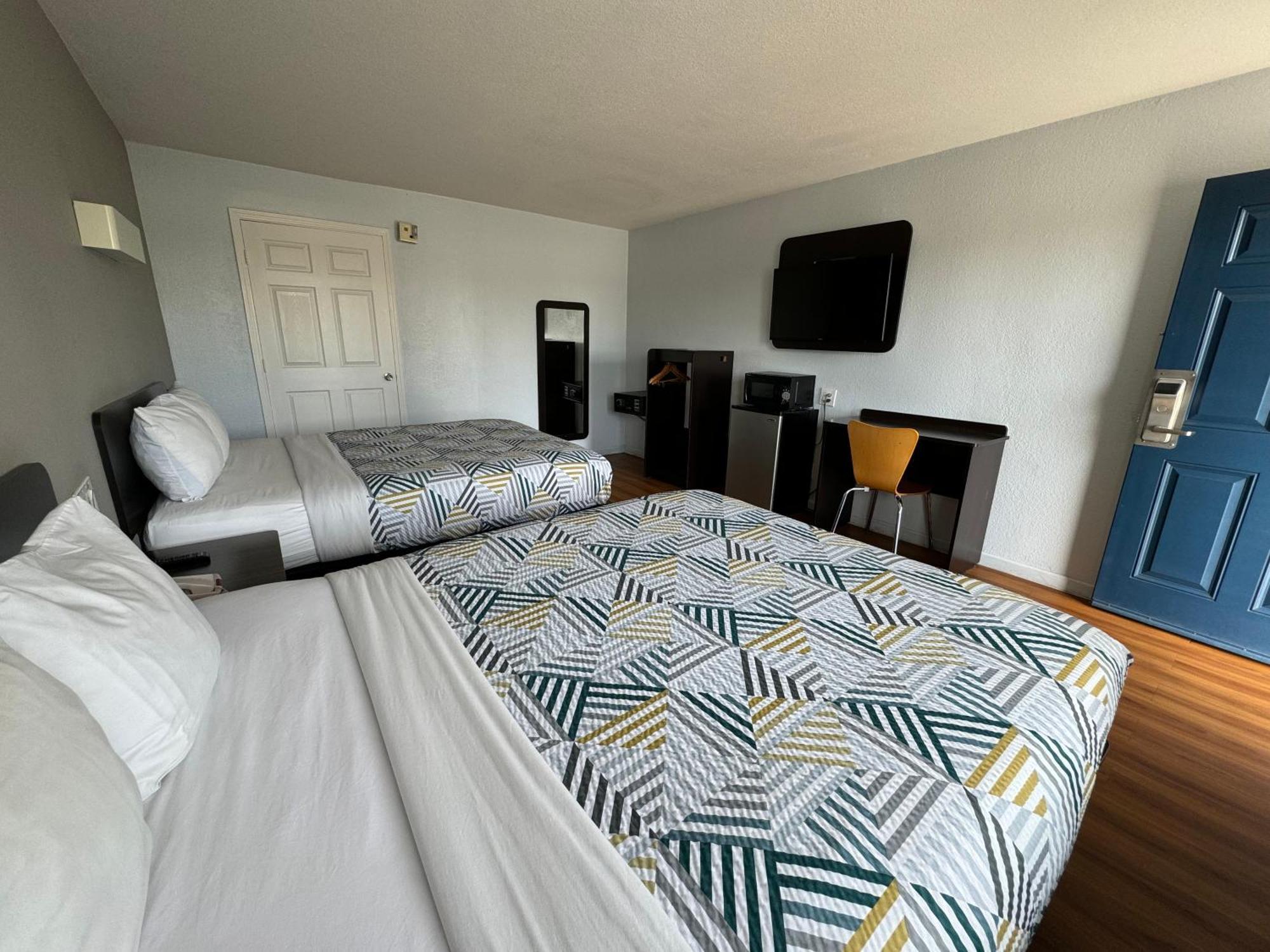 6-delano, Ca Hotel 2*