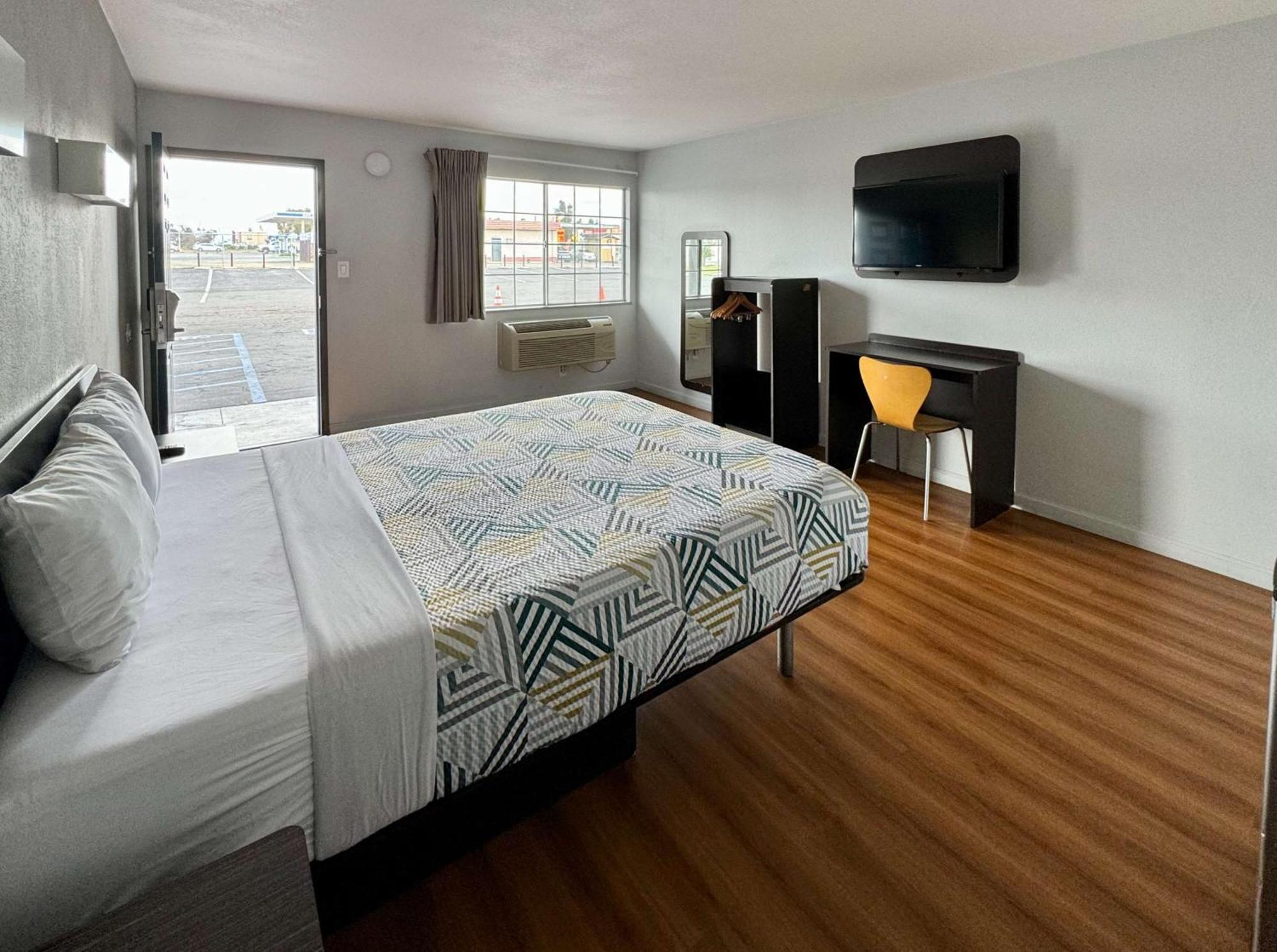 6-delano, Ca Hotel 2*