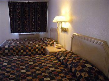 Hotel 6-delano, Ca 2*
