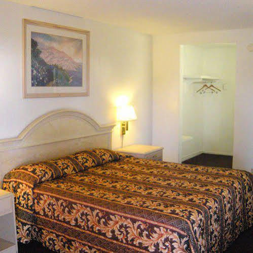 6-delano, Ca Hotel